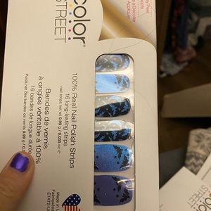 Color street nail bundle.